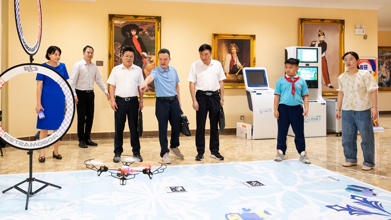 图为科学教育成果展示活动现场.jpg 图为科学教育成果展示活动现场.jpg