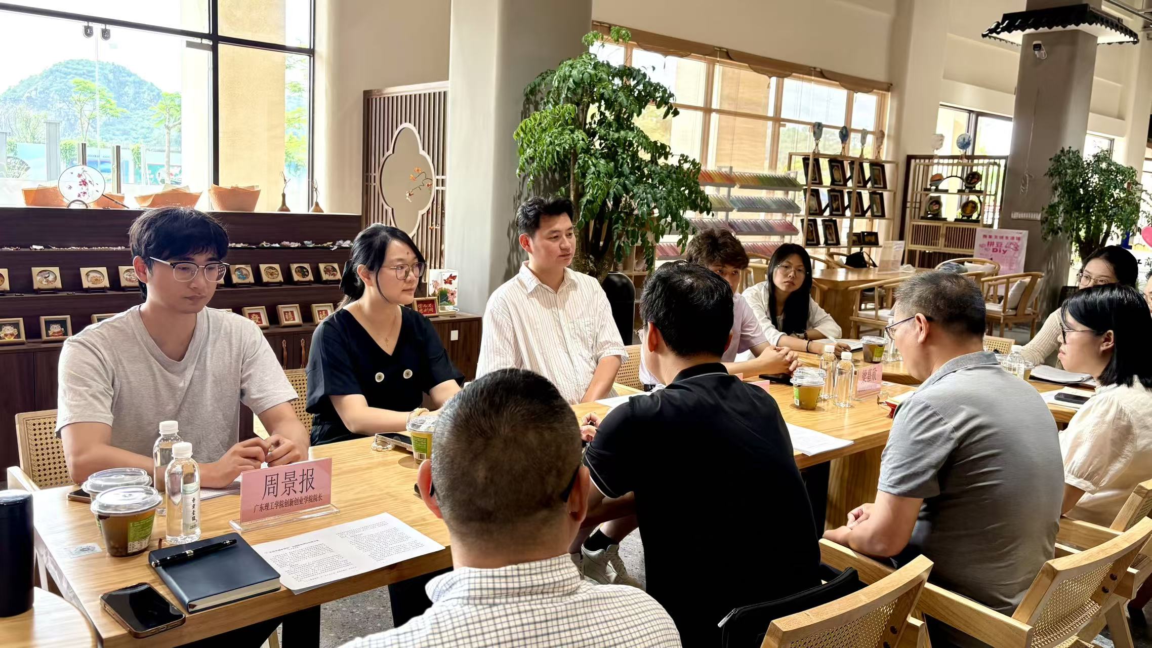 图为创业学生代表分享痛点.jpg 图为创业学生代表分享痛点.jpg