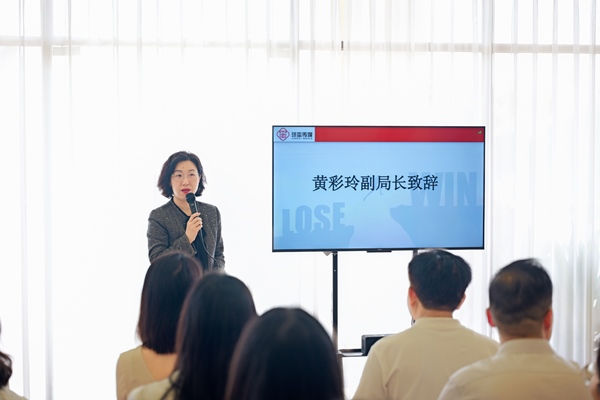 图为肇庆市人力资源和社会保障局副局长黄彩玲讲话.jpg 图为肇庆市人力资源和社会保障局副局长黄彩玲讲话.jpg
